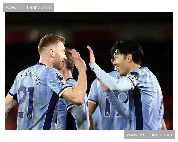 白昼之光与热浪之巅：当热刺遇上曼城，这一场英超的“命运博弈”